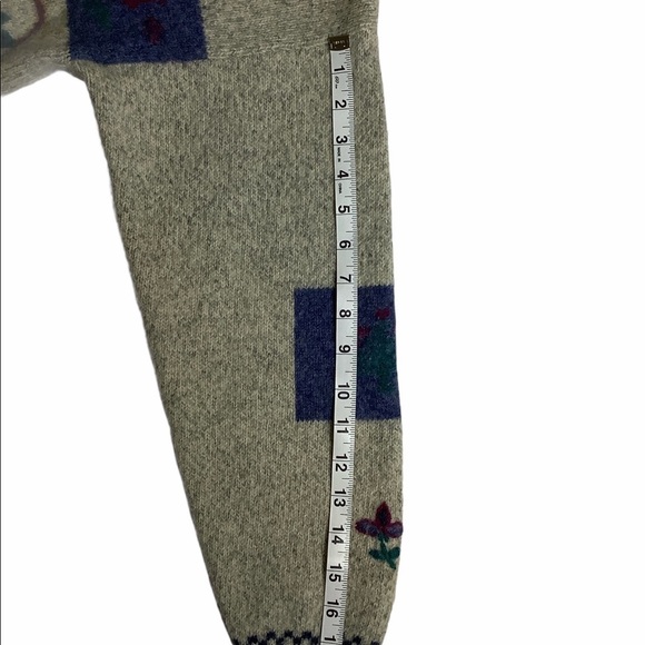 Woolrich 100% wool button down size M - Picture 8 of 9